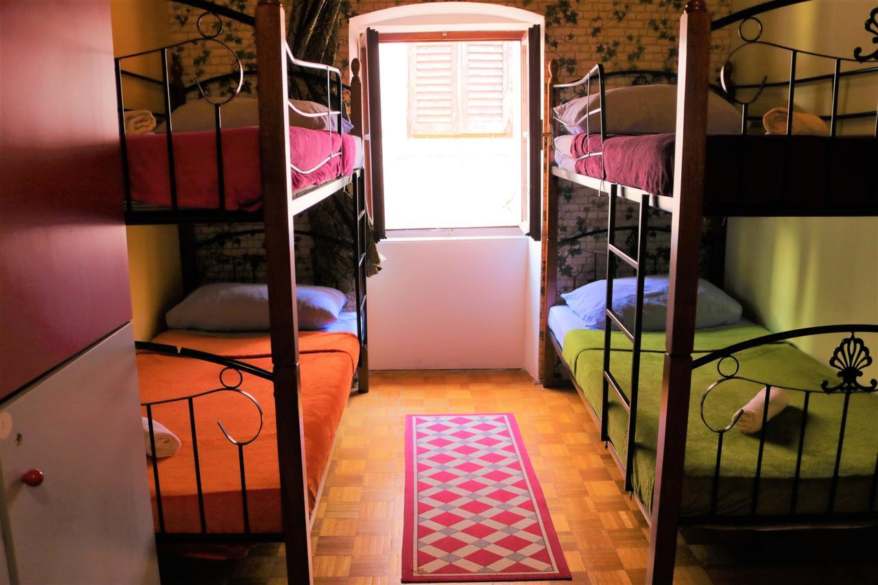 Hostel Alma 2 Пореч Экстерьер фото